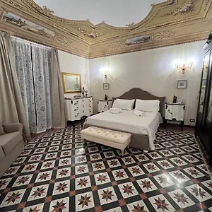  Apartment La Piazza E Mia